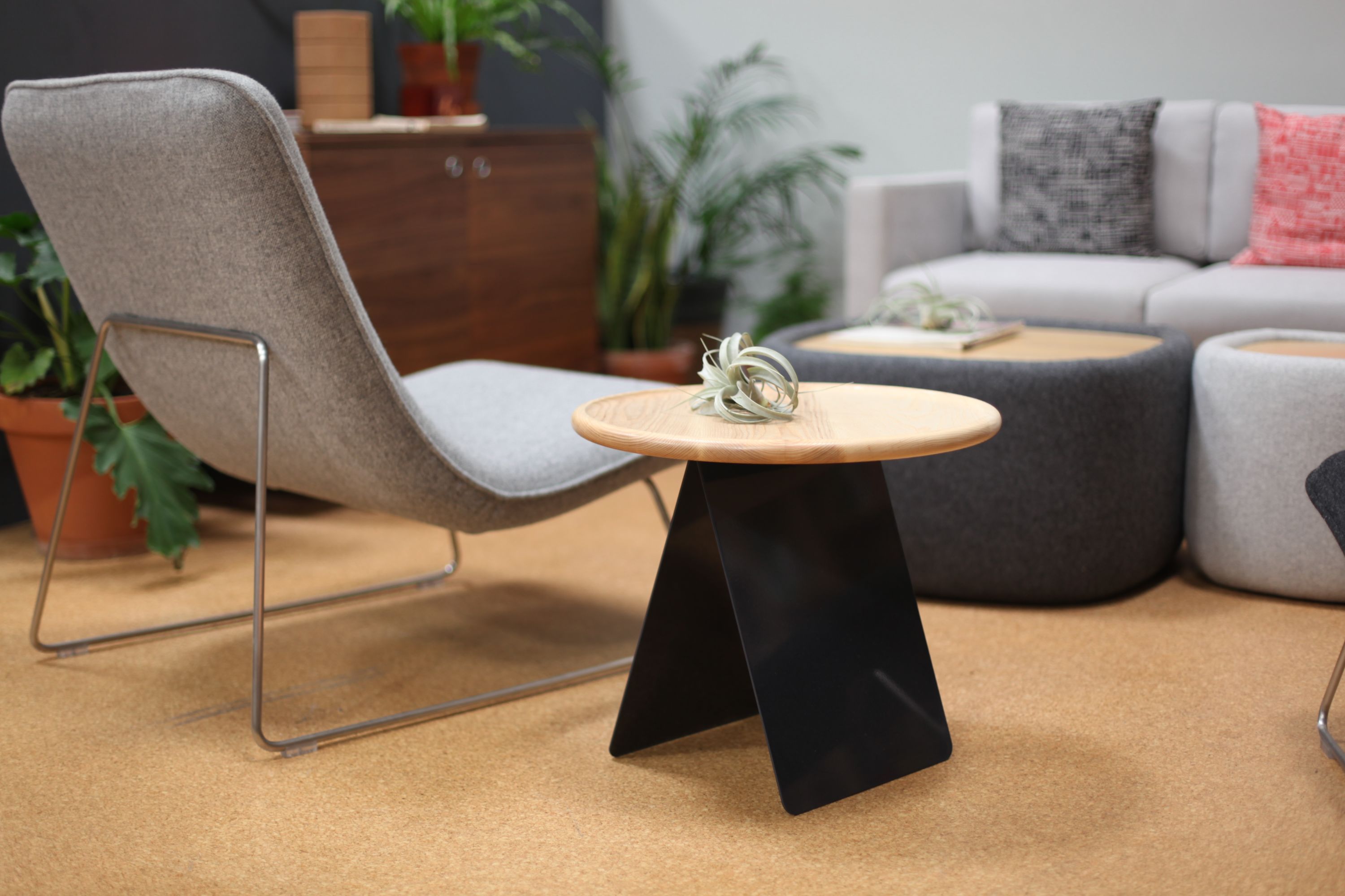 Corral pivot sale laptop table